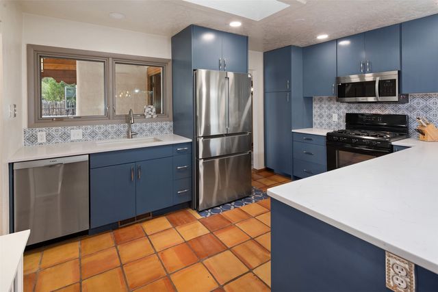 2028 Calle Lejano, Santa Fe, NM 87501