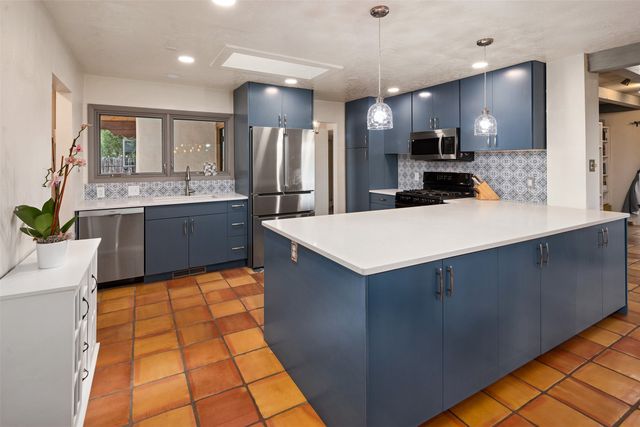 2028 Calle Lejano, Santa Fe, NM 87501