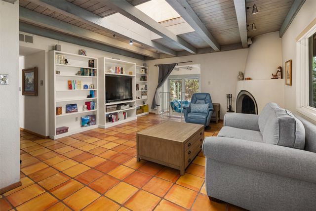 2028 Calle Lejano, Santa Fe, NM 87501