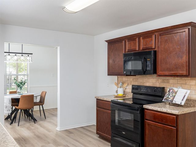 133 Lignite DR, Jarrell, TX 76537