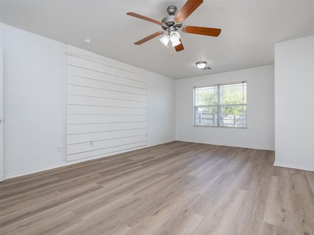 133 Lignite DR, Jarrell, TX 76537