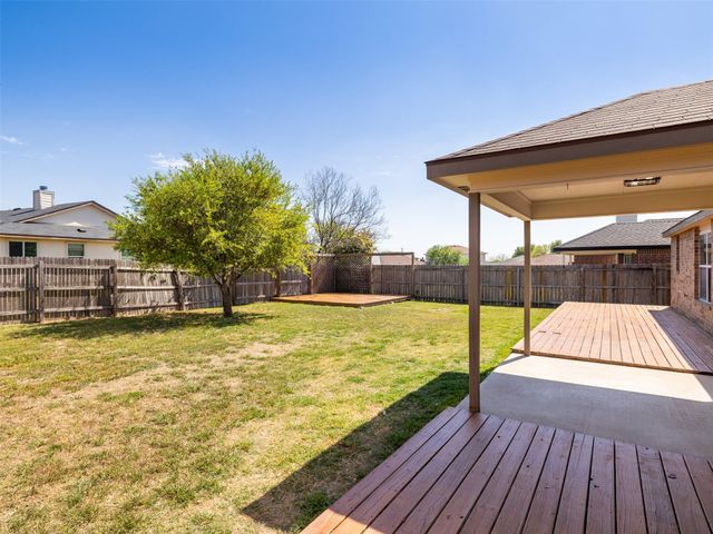 133 Lignite DR, Jarrell, TX 76537