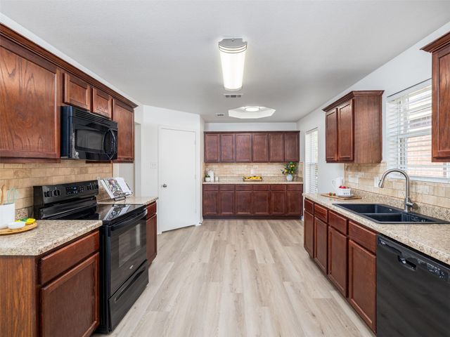 133 Lignite DR, Jarrell, TX 76537