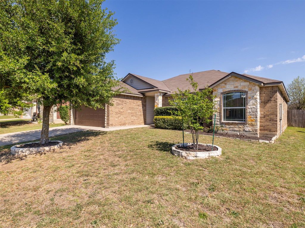 133 Lignite DR, Jarrell, TX 76537