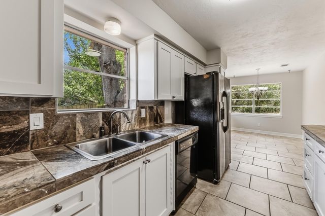 2615 Chimney Rock, Huntsville, TX 77320