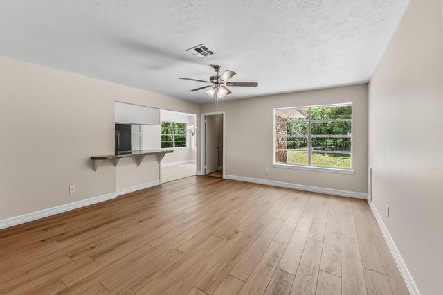 2615 Chimney Rock, Huntsville, TX 77320