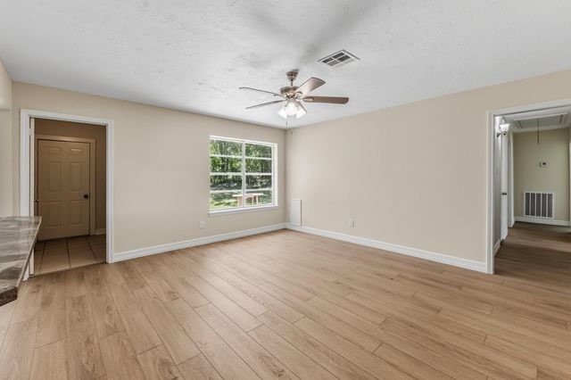 2615 Chimney Rock, Huntsville, TX 77320