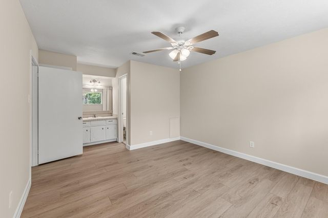 2615 Chimney Rock, Huntsville, TX 77320