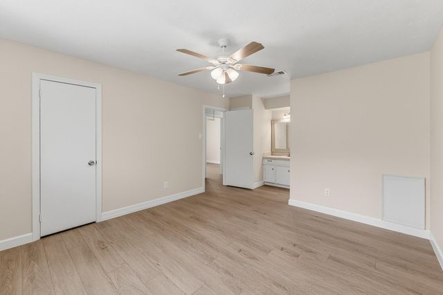 2615 Chimney Rock, Huntsville, TX 77320