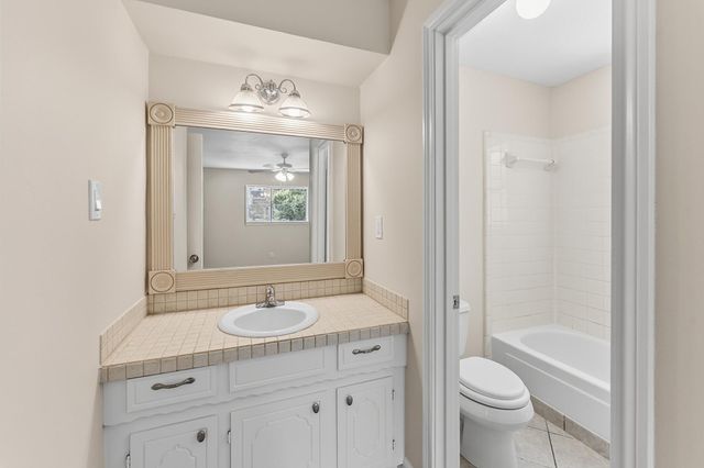 2615 Chimney Rock, Huntsville, TX 77320