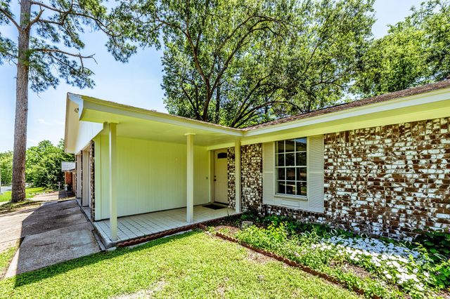 2615 Chimney Rock, Huntsville, TX 77320