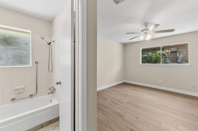 2615 Chimney Rock, Huntsville, TX 77320