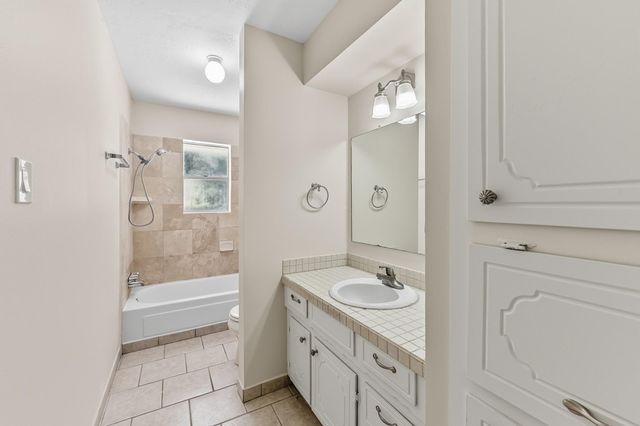 2615 Chimney Rock, Huntsville, TX 77320
