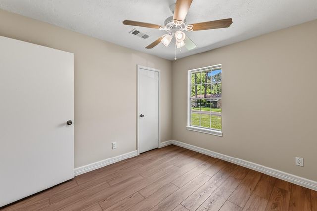 2615 Chimney Rock, Huntsville, TX 77320
