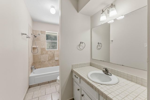 2615 Chimney Rock, Huntsville, TX 77320