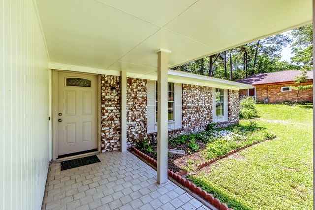 2615 Chimney Rock, Huntsville, TX 77320