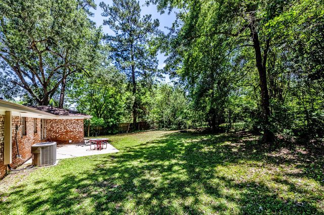 2615 Chimney Rock, Huntsville, TX 77320