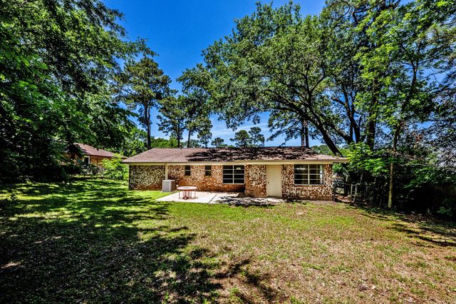 2615 Chimney Rock, Huntsville, TX 77320