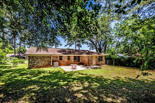 2615 Chimney Rock, Huntsville, TX 77320