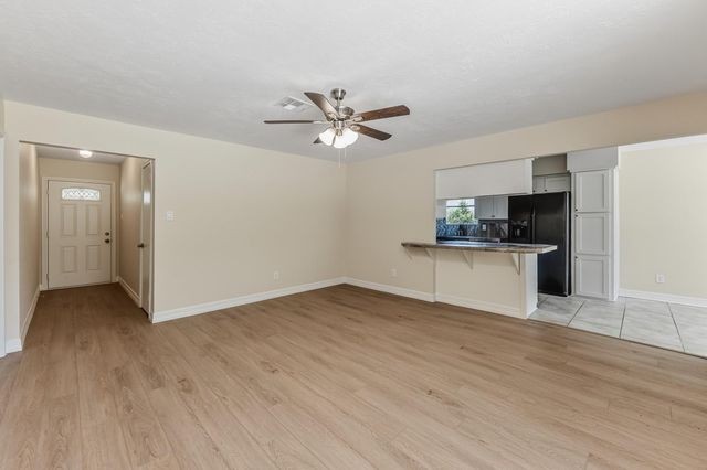 2615 Chimney Rock, Huntsville, TX 77320