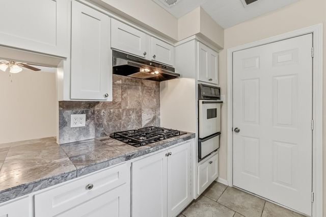 2615 Chimney Rock, Huntsville, TX 77320
