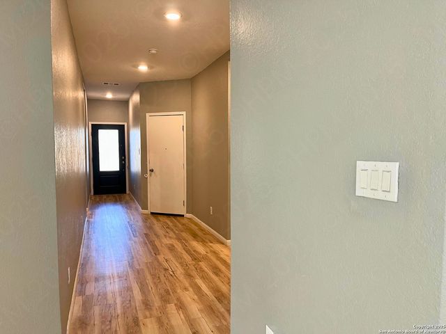 8014 Chanting Bend, San Antonio, TX 78223