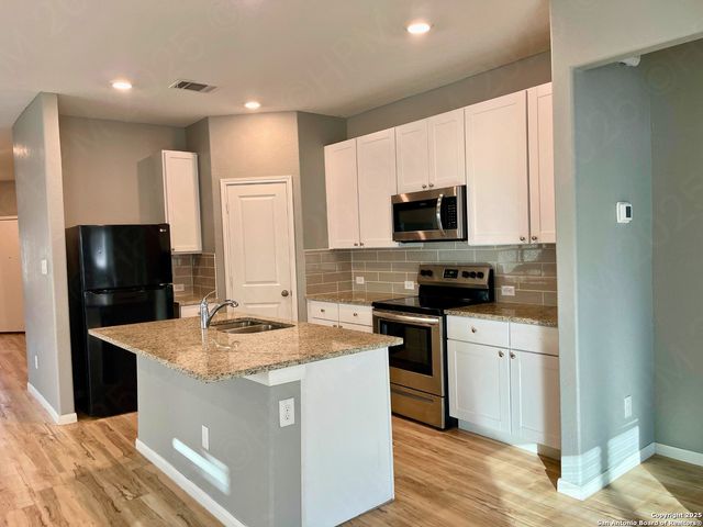 8014 Chanting Bend, San Antonio, TX 78223