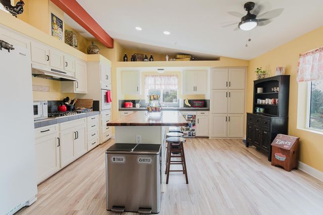 17105 Wilson, Royal Oaks, CA 95076