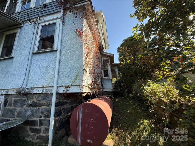 289 S French Broad Avenue, Asheville, NC 28801