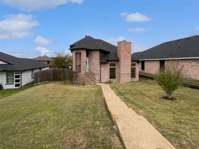 1726 Hillcrest Court, Balch Springs, TX 75180