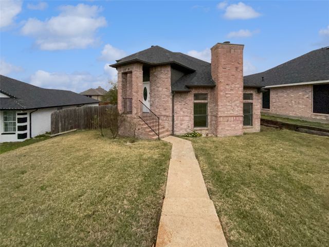1726 Hillcrest Court, Balch Springs, TX 75180