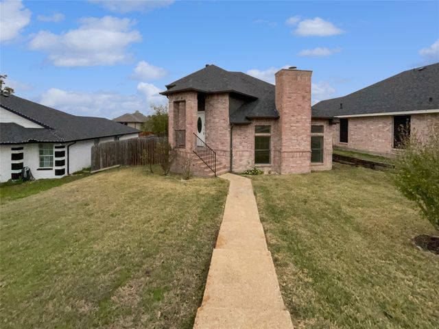1726 Hillcrest Court, Balch Springs, TX 75180