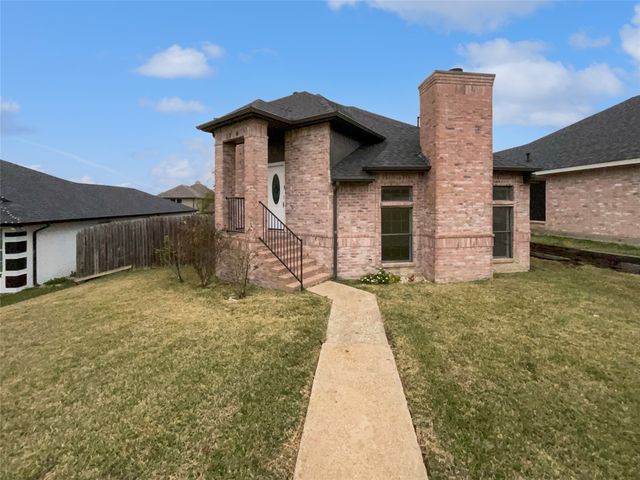 1726 Hillcrest Court, Balch Springs, TX 75180