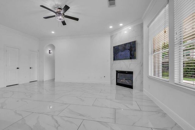 15 Winterhaven Lane, Montgomery, TX 77356