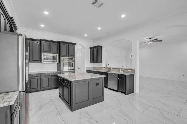 15 Winterhaven Lane, Montgomery, TX 77356