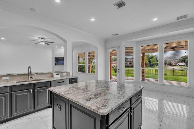 15 Winterhaven Lane, Montgomery, TX 77356