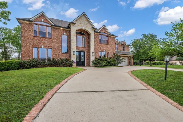 15 Winterhaven Lane, Montgomery, TX 77356