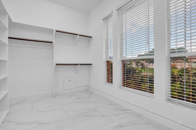 15 Winterhaven Lane, Montgomery, TX 77356