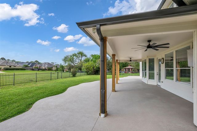 15 Winterhaven Lane, Montgomery, TX 77356