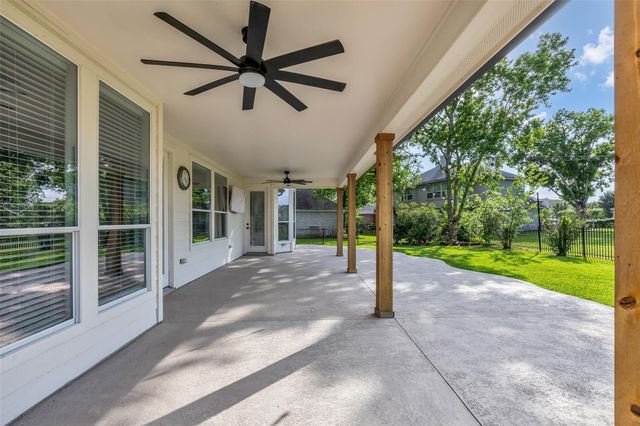 15 Winterhaven Lane, Montgomery, TX 77356