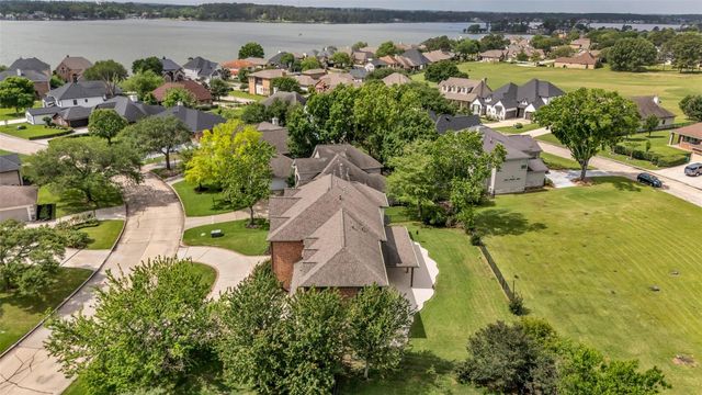 15 Winterhaven Lane, Montgomery, TX 77356