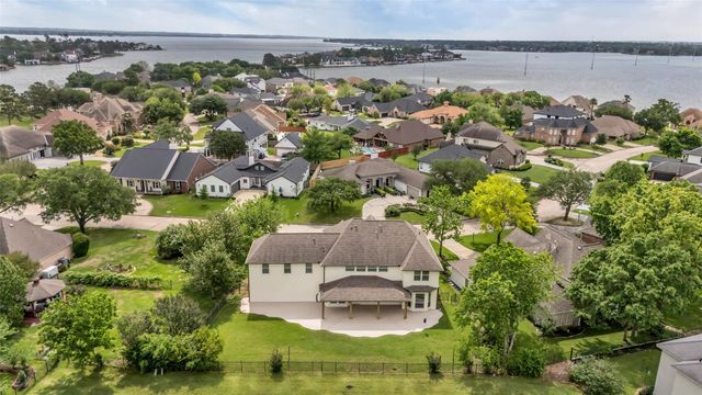 15 Winterhaven Lane, Montgomery, TX 77356