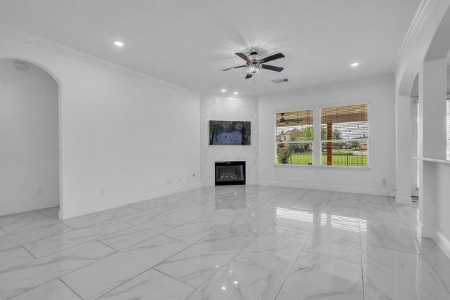 15 Winterhaven Lane, Montgomery, TX 77356