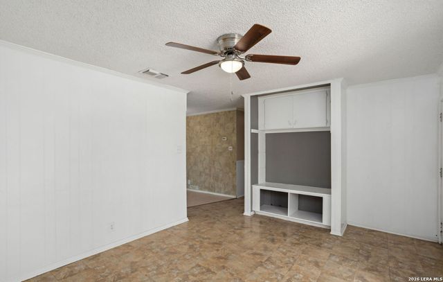 5231 SILVERTIP DR, San Antonio, TX 78228