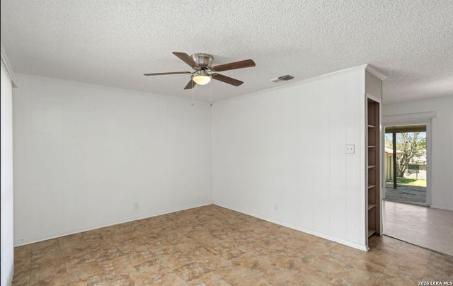 5231 SILVERTIP DR, San Antonio, TX 78228