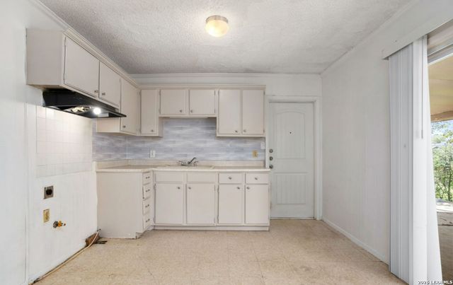5231 SILVERTIP DR, San Antonio, TX 78228