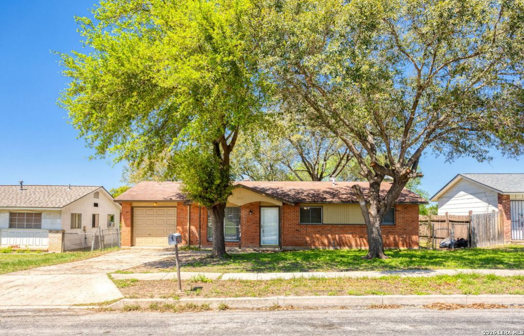 5231 SILVERTIP DR, San Antonio, TX 78228
