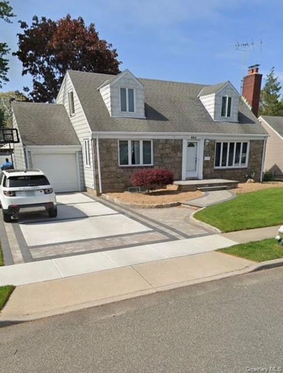 664 Knollwood Drive, West Hempstead, NY 11552