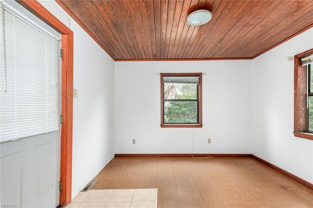 221 Rich RD, Yorktown, VA 23693