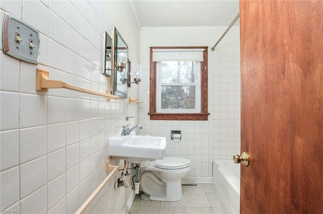 221 Rich RD, Yorktown, VA 23693